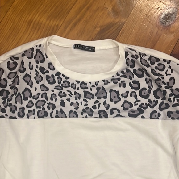 SHEIN animal print long sleeve - Picture 2 of 4